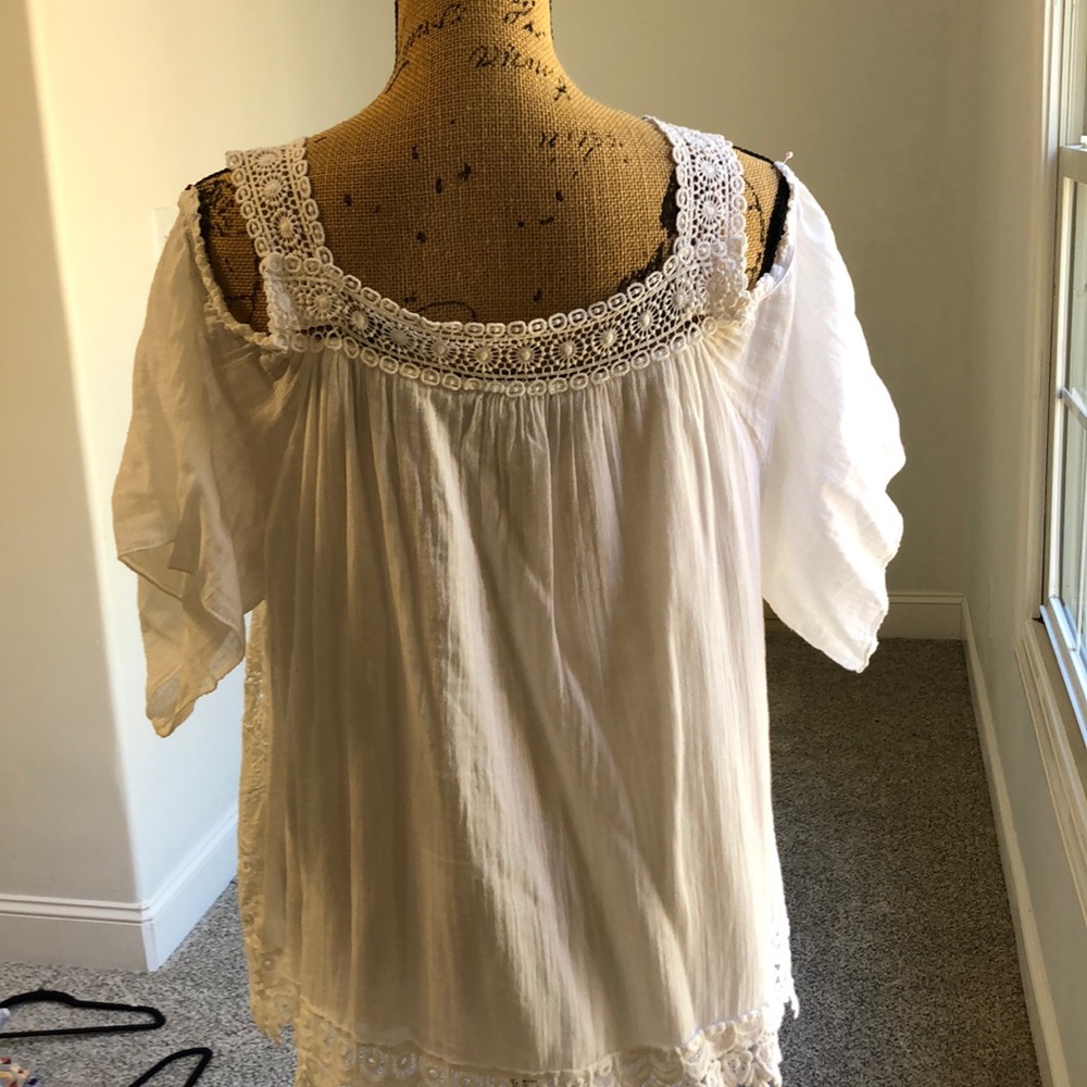 White eyelet lacy cold shoulder blouse - Picture 5 of 6